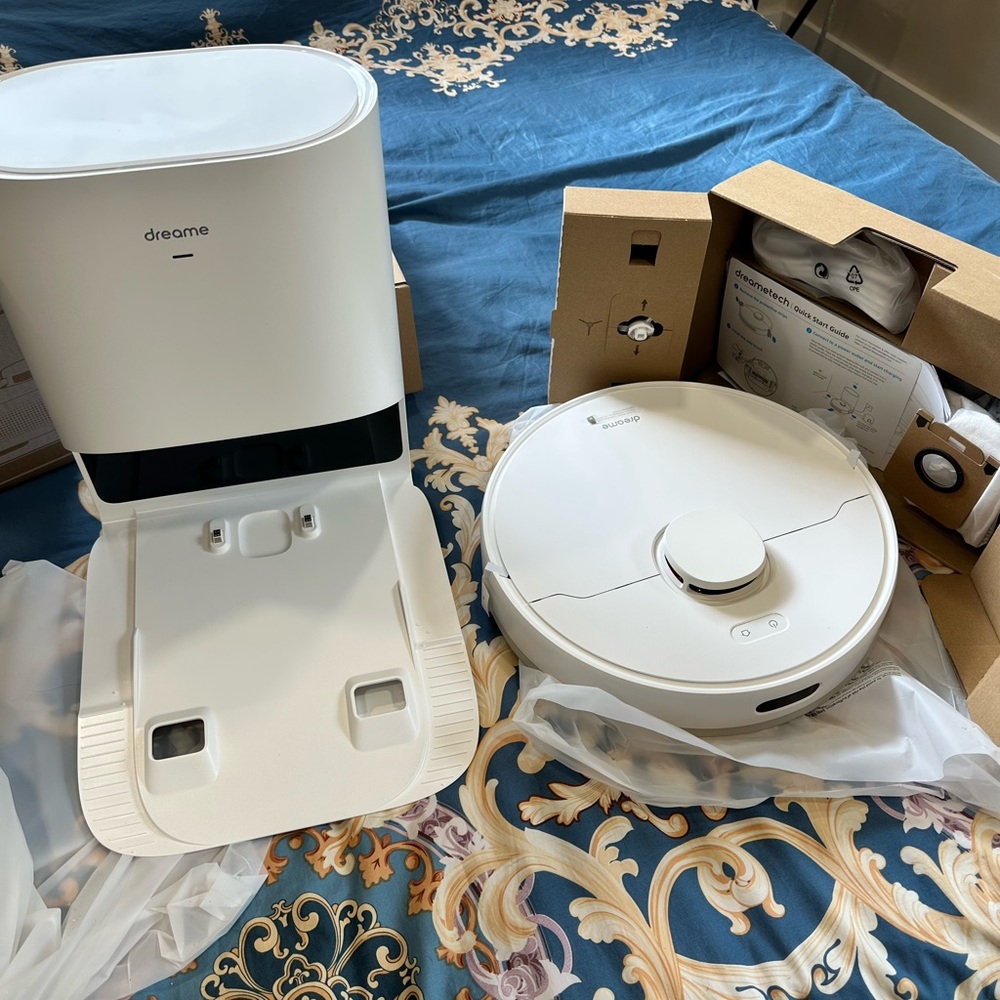 White Robot Vacuum Cleaner